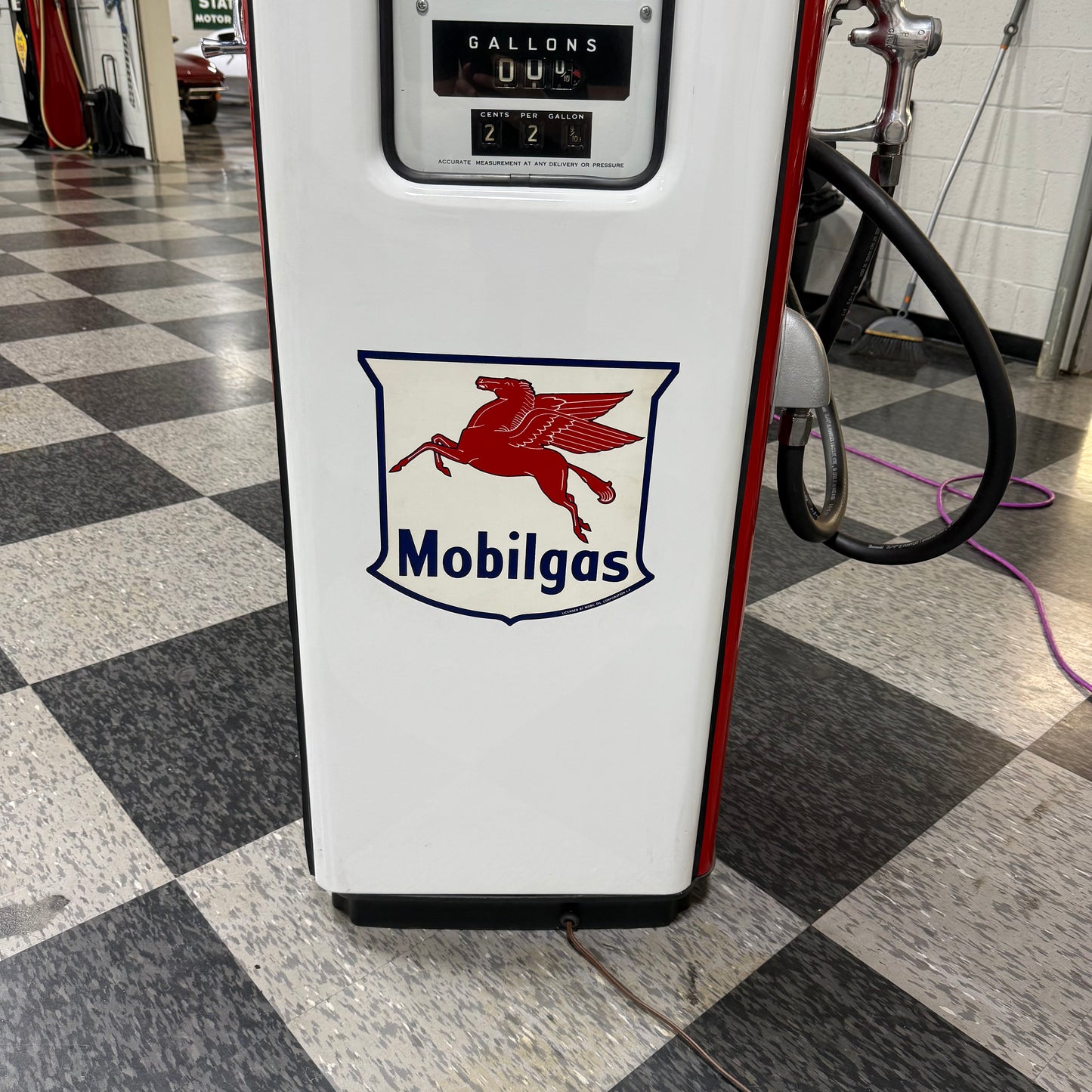 Antique Mobil Wayne Gas Pump - Mobil Gas Colors