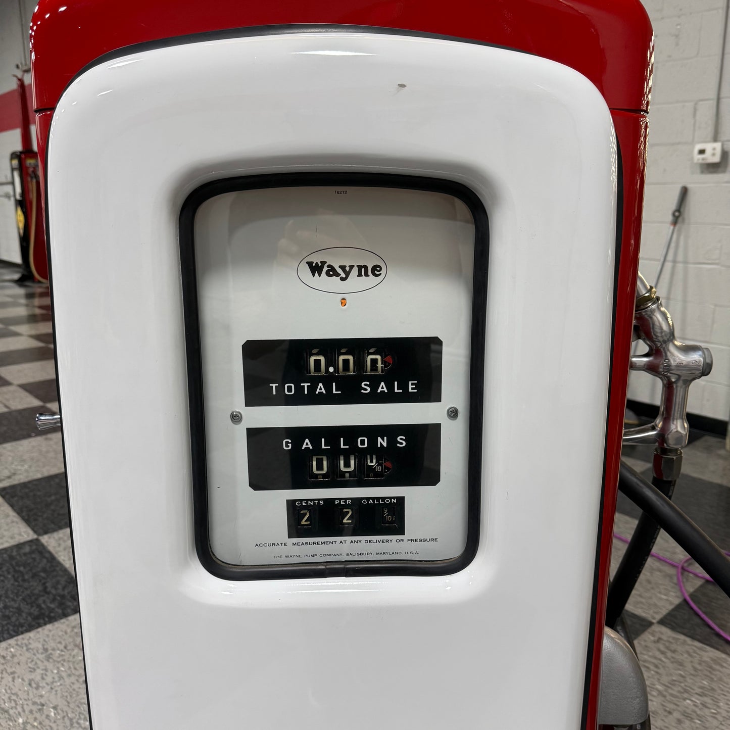 Antique Mobil Wayne Gas Pump - Mobil Gas Colors
