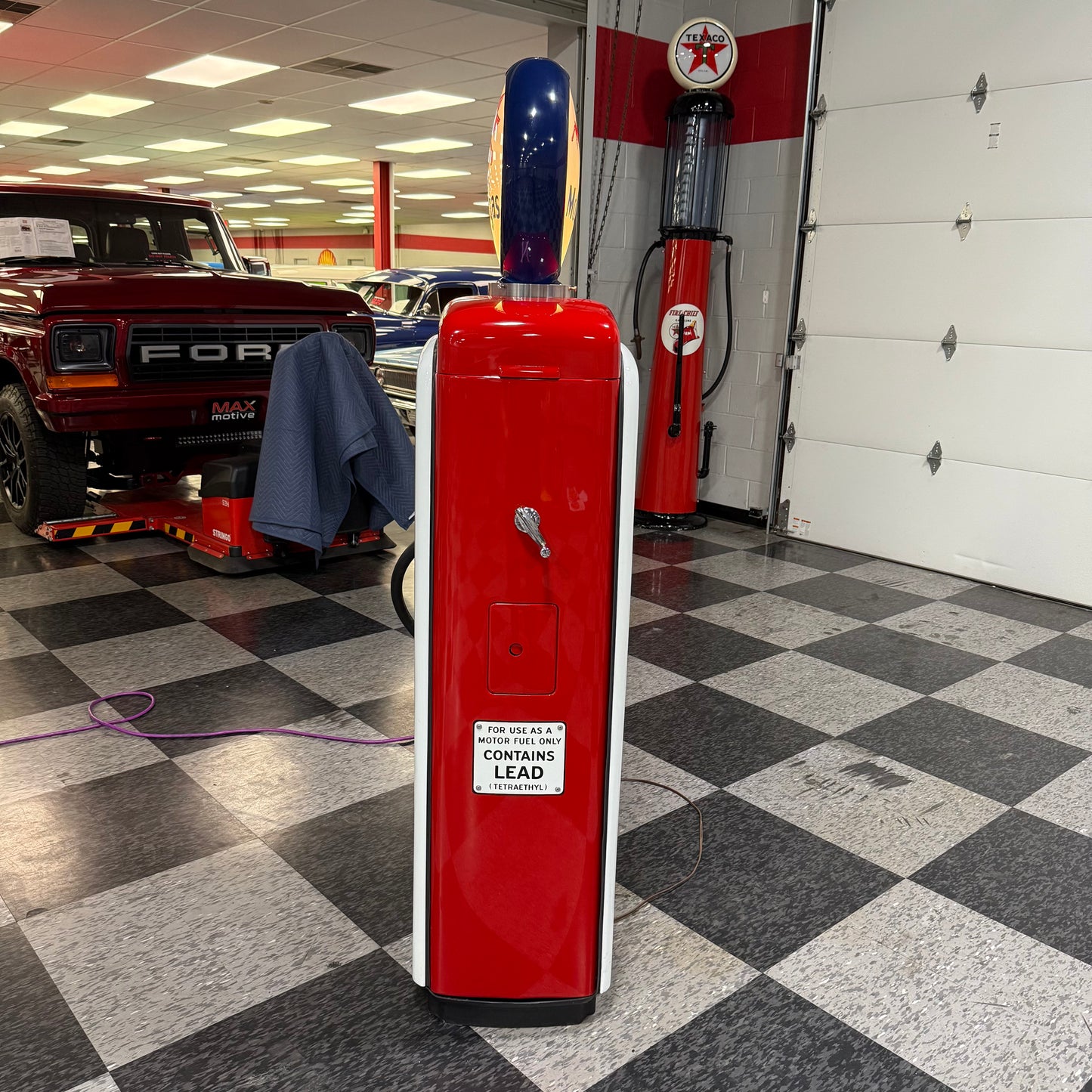 Antique Mobil Wayne Gas Pump - Mobil Gas Colors