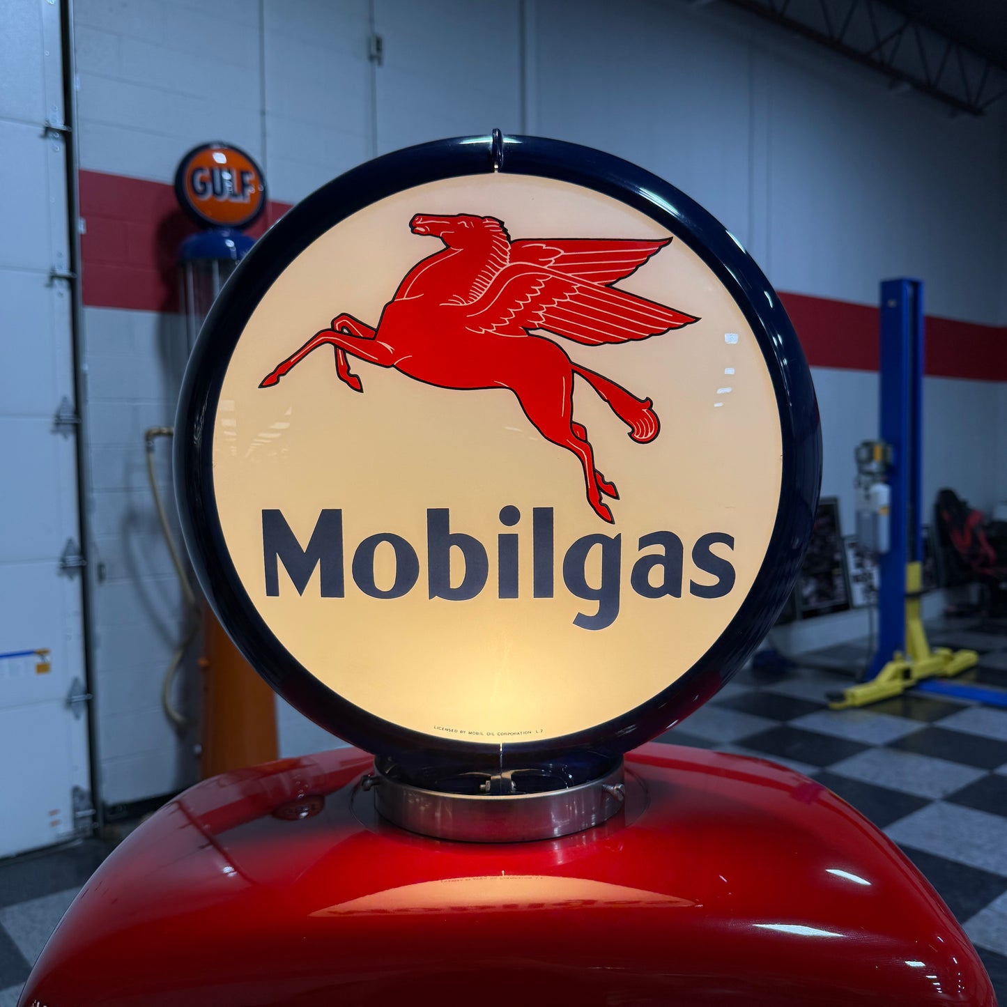 Antique Mobil Wayne Gas Pump - Mobil Gas Colors