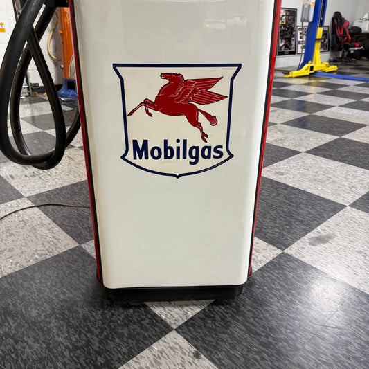Antique Mobil Wayne Gas Pump - Mobil Gas Colors