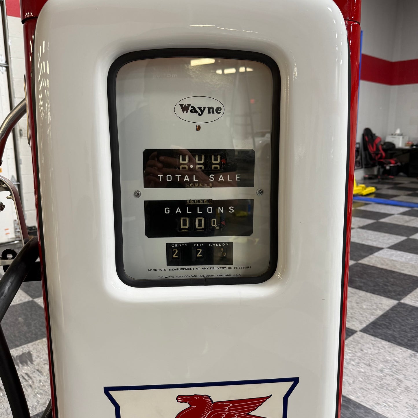 Antique Mobil Wayne Gas Pump - Mobil Gas Colors
