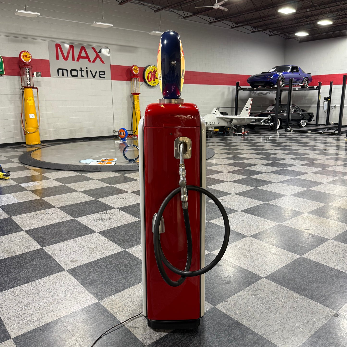 Antique Mobil Wayne Gas Pump - Mobil Gas Colors