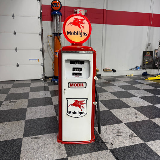 Vintage Mobilgas 39 Tokheim Pump