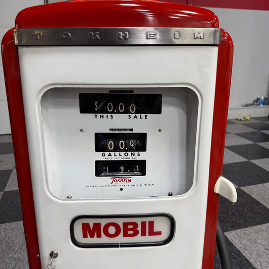Vintage Mobilgas 39 Tokheim Pump