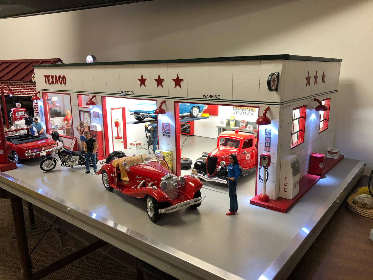 Texaco Service Station - Large