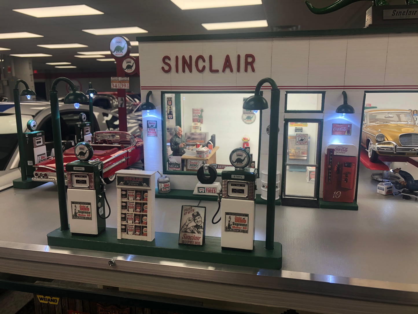 Sinclair Service Station - Large Light Up