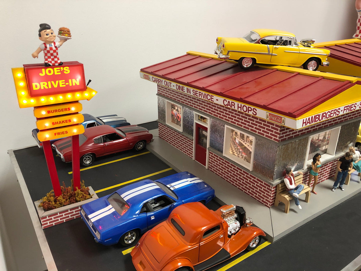 Joe's Drive in Diner - Light Up Diorama