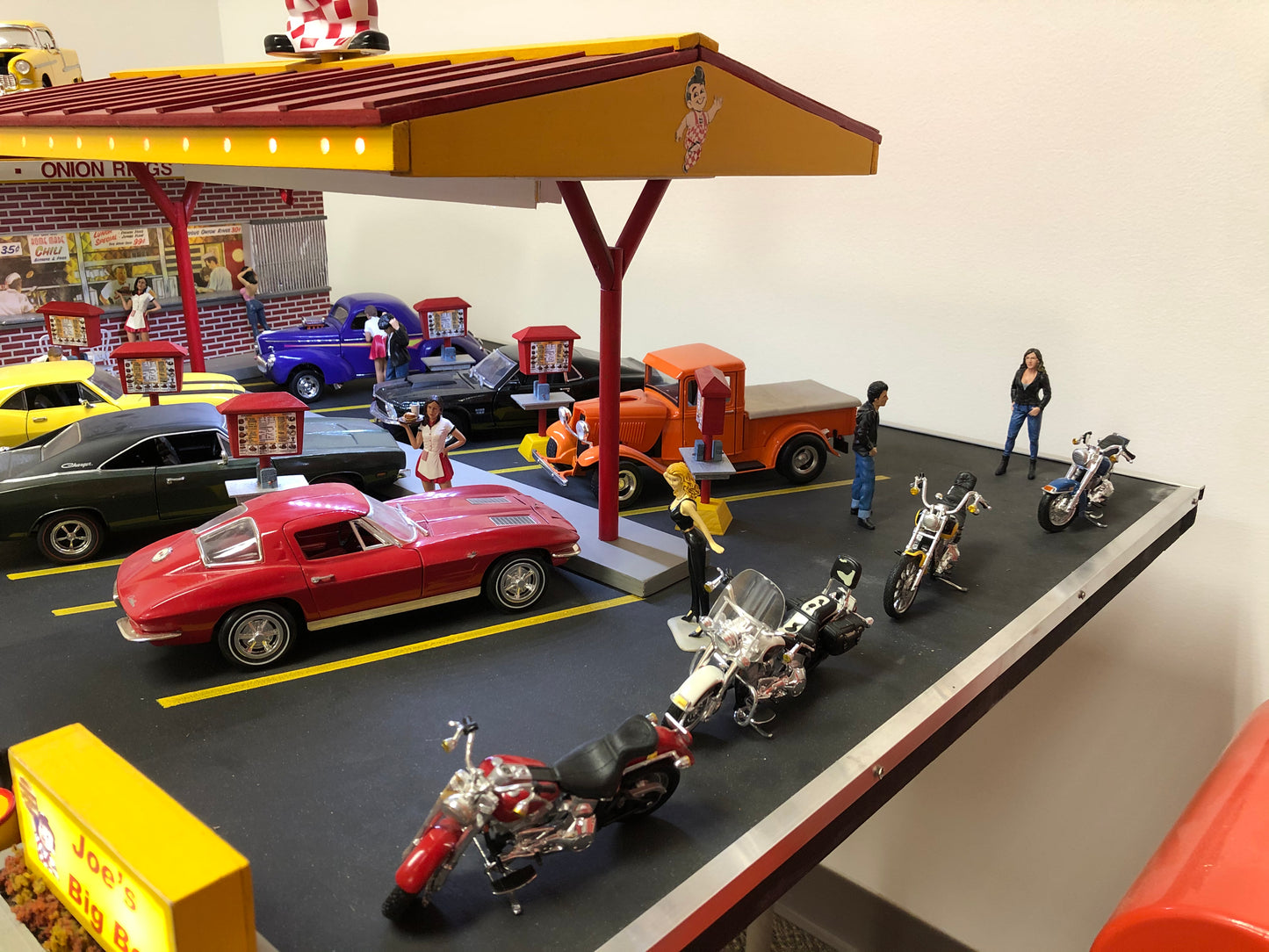 Joe's Drive in Diner - Light Up Diorama