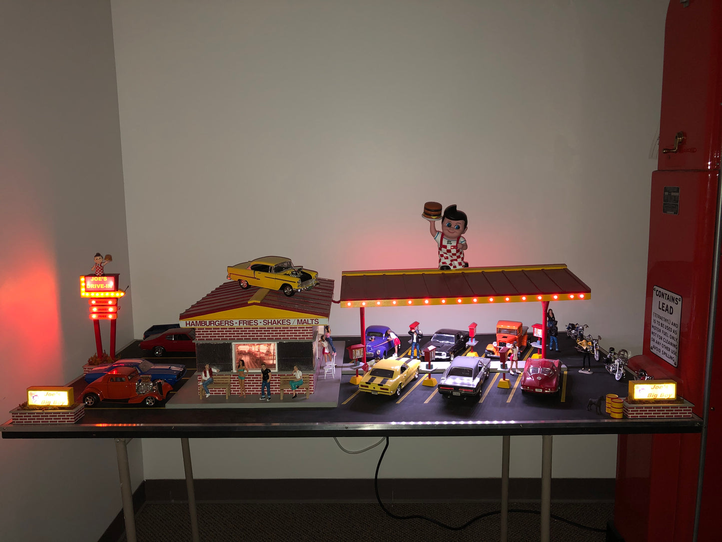 Joe's Drive in Diner - Light Up Diorama