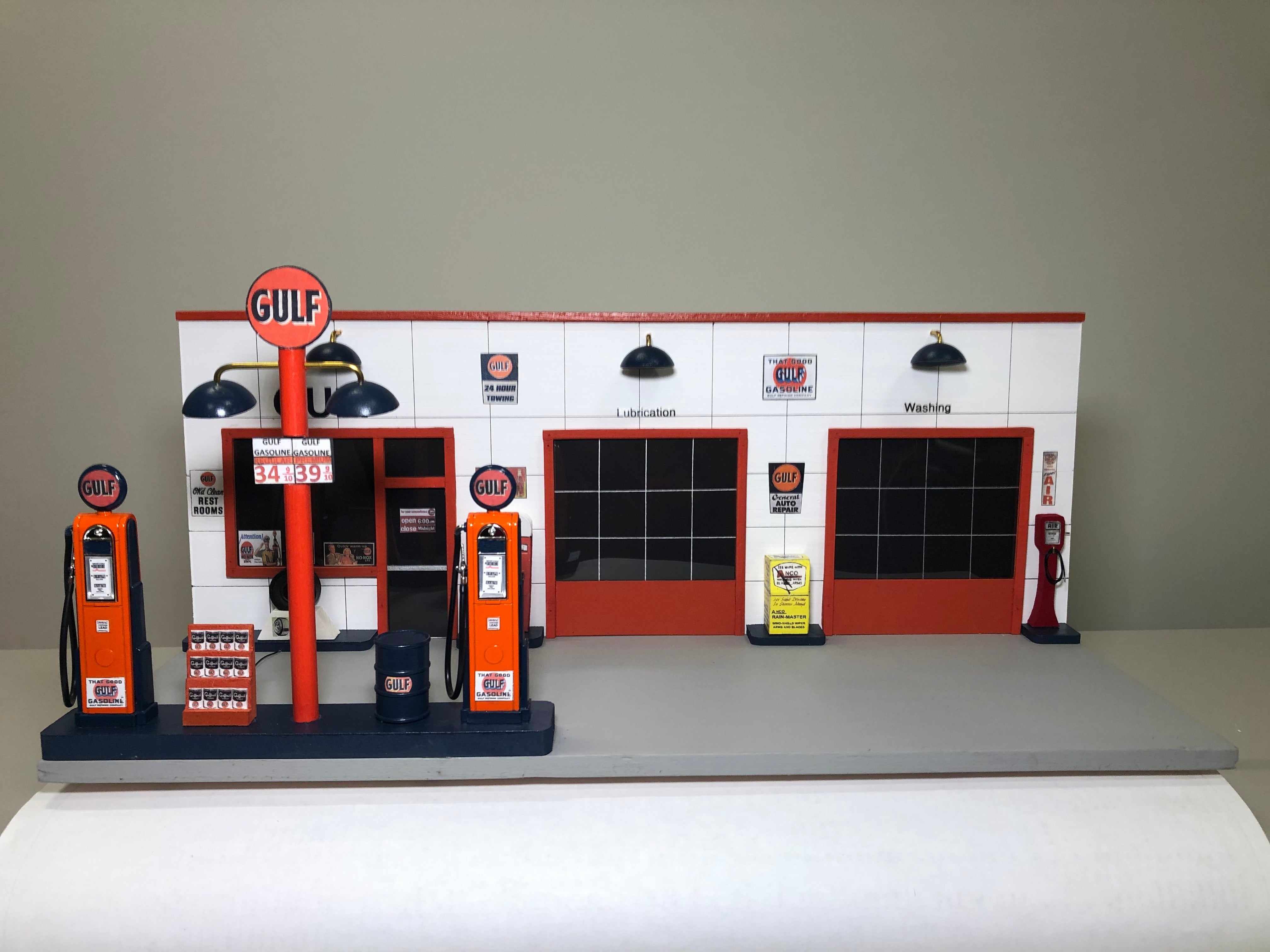 Gulf ガススタンドモデル 1:18 Gulf Gas Station Front – MAXmotive LLC